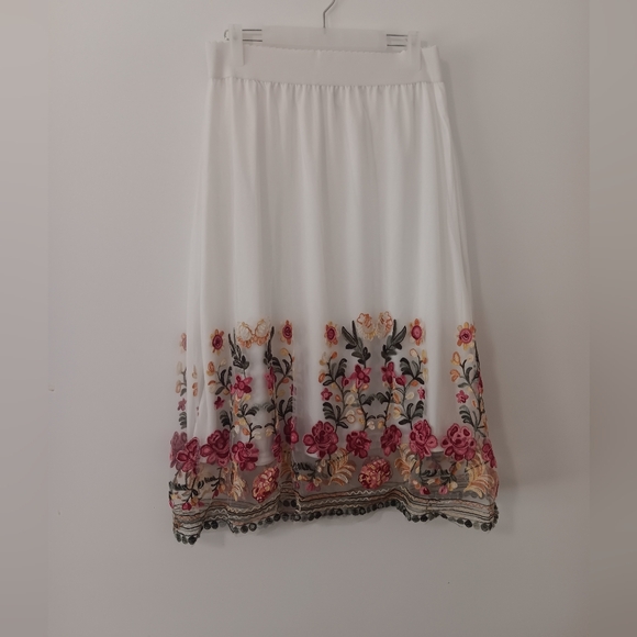 Magic White A-Line Skirt with Colorful Embroidered Floral Design, Size Large - Picture 1 of 5